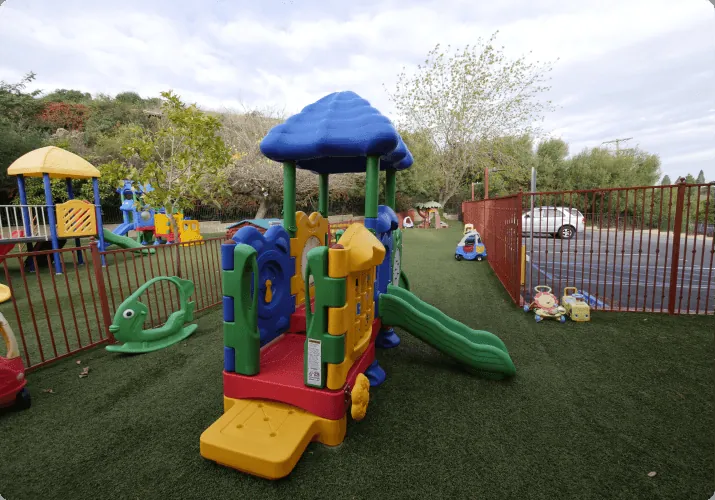 Children learning at Palos Verdes Montessori Academy, Palos Verdes Peninsula – photo 37